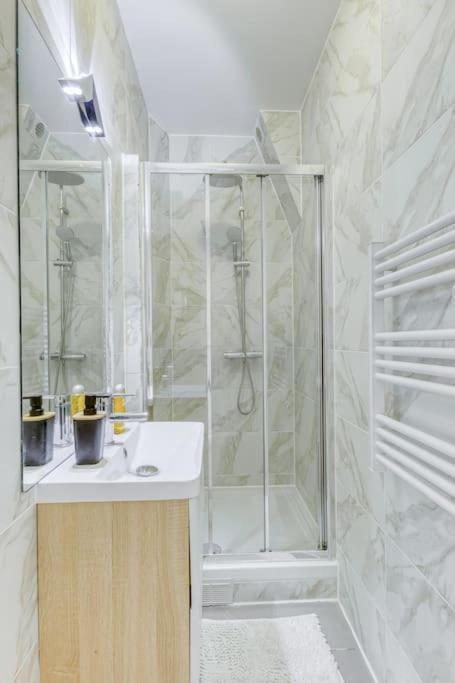Moderne, Proche Porte De Versailles Et Gare De Clamart Apartment
